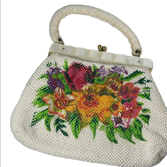 Vintage 1960s Bead lucite Flower purse 👜 So pretty! - Picture 3 of 7